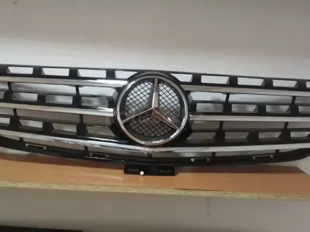 Решетка радиатора Mercedes ML w166 за 90 000 тг. в Алматы