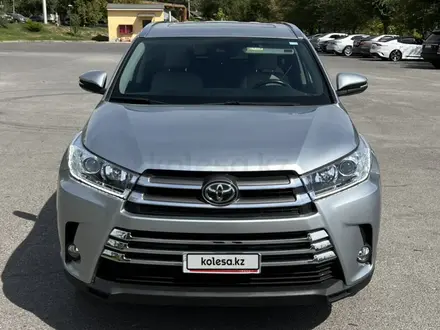 Toyota Highlander 2018 года за 18 800 000 тг. в Шымкент – фото 2