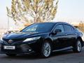 Toyota Camry 2018 года за 13 900 000 тг. в Алматы – фото 19