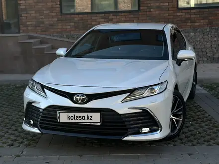 Toyota Camry 2021 года за 17 900 000 тг. в Алматы