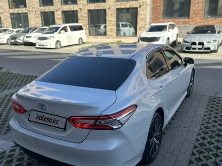 Toyota Camry 2021 года за 17 900 000 тг. в Алматы – фото 9