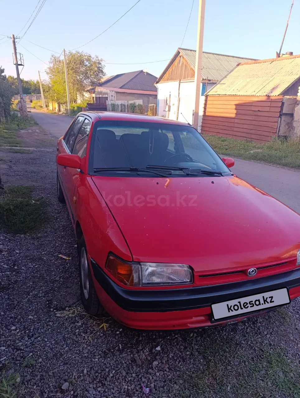 Mazda 323, 1990
