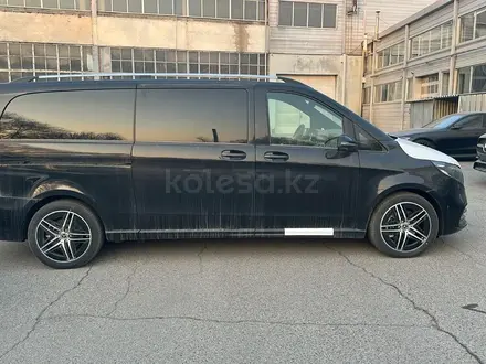 Mercedes-Benz V 300 Exclusive 2025 года за 79 400 000 тг. в Караганда – фото 5