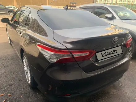 Toyota Camry 2019 года за 13 200 000 тг. в Астана – фото 4