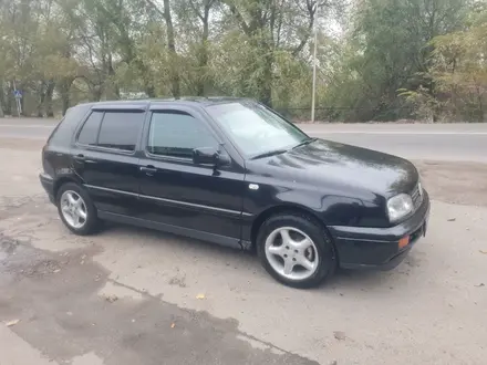 Volkswagen Golf 1998 года за 1 800 000 тг. в Алматы – фото 3