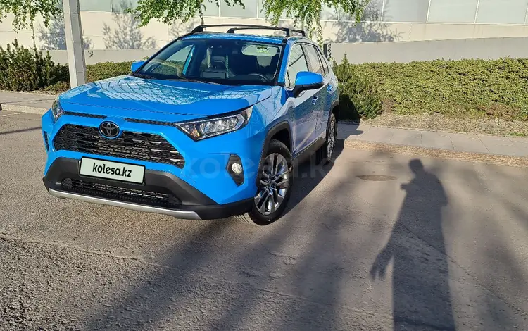 Toyota RAV4 2021 годаfor16 000 000 тг. в Астана