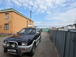 Nissan Mistral