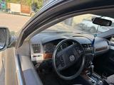 Volkswagen Touareg 2007 года за 5 500 000 тг. в Алматы – фото 5