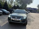 Volkswagen Touareg 2007 года за 5 500 000 тг. в Алматы – фото 4