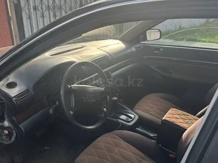Audi A4 1997 года за 1 500 000 тг. в Алматы – фото 5
