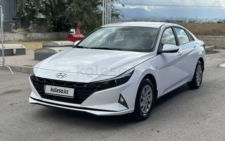 Hyundai Elantra 2023 годаfor11 300 000 тг. в Алматы