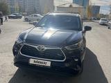 Toyota Highlander 2022 года за 22 000 000 тг. в Астана – фото 2