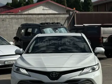 Toyota Camry 2020 года за 15 000 000 тг. в Алматы – фото 2