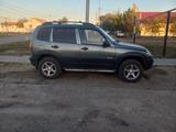 Chevrolet Niva 2011 года за 2 650 000 тг. в Уральск – фото 2