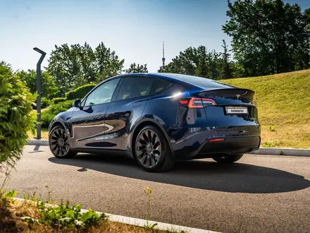 Tesla Model Y 2023 года за 19 000 000 тг. в Алматы – фото 14