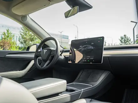 Tesla Model Y 2023 года за 19 000 000 тг. в Алматы – фото 15