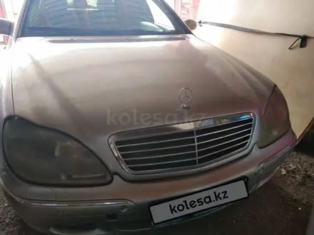 Mercedes-Benz S 320 1999 года за 3 800 000 тг. в Астана