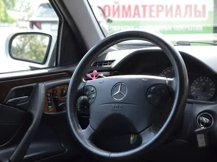 Mercedes-Benz E 320 2000 года за 5 300 000 тг. в Караганда – фото 4