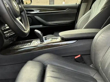 BMW X5 2017 года за 17 300 000 тг. в Алматы – фото 20