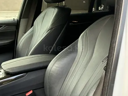 BMW X5 2017 года за 17 300 000 тг. в Алматы – фото 21