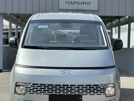 Hyundai Staria Van 2022 года за 17 250 000 тг. в Алматы – фото 2