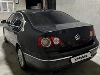 Volkswagen Passat 2005 годаүшін4 000 000 тг. в Шымкент