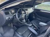 Volkswagen Jetta 2012 года за 3 900 000 тг. в Атырау – фото 2