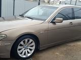 BMW 760 2003 года за 5 800 000 тг. в Атырау – фото 2