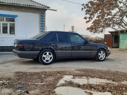 Mercedes-Benz E 220 1994 года за 2 800 000 тг. в Кызылорда – фото 4