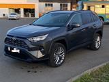 Toyota RAV4 2021 года за 15 000 000 тг. в Уральск