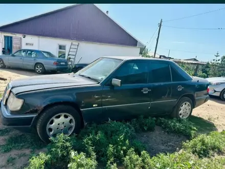 Mercedes-Benz E 200 1990 года за 900 000 тг. в Павлодар