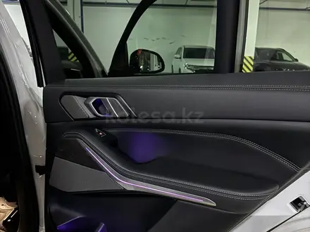 BMW X5 2022 года за 41 500 000 тг. в Астана – фото 18