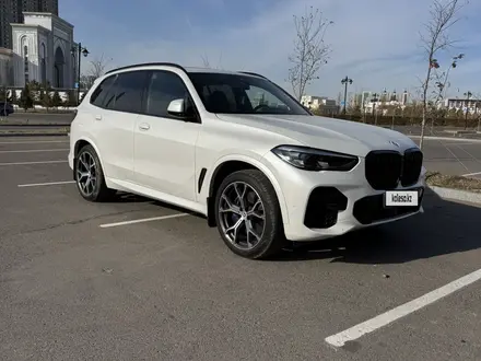 BMW X5 2022 года за 41 500 000 тг. в Астана – фото 2