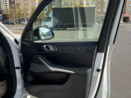 BMW X5 2022 года за 41 500 000 тг. в Астана – фото 22