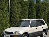 Toyota RAV4 1998 годаүшін2 350 000 тг. в Алматы