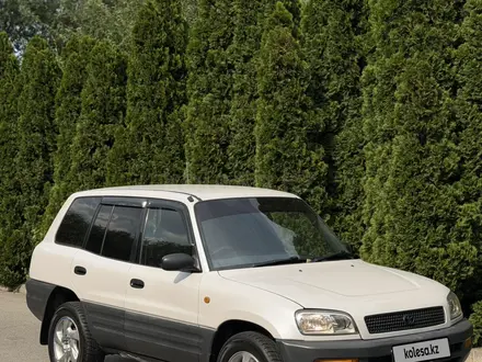 Toyota RAV4 1998 года за 2 350 000 тг. в Алматы – фото 2