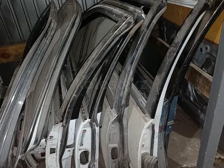 Двери на Мерседес W124 W140 W201 (190) ML164 за 15 000 тг. в Караганда – фото 6