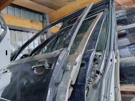 Двери на Мерседес W124 W140 W201 (190) ML164 за 15 000 тг. в Караганда – фото 2