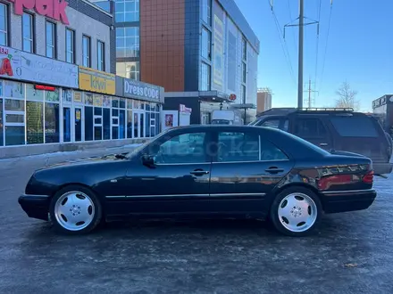 Mercedes-Benz E 280 1997 года за 3 200 000 тг. в Астана – фото 2