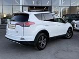 Toyota RAV4 2018 годаүшін8 800 000 тг. в Шымкент – фото 4