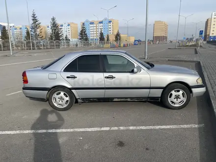 Mercedes-Benz C 200 1996 годаүшін2 500 000 тг. в Семей – фото 2