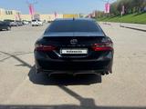 Toyota Camry 2021 годаүшін14 000 000 тг. в Семей – фото 4