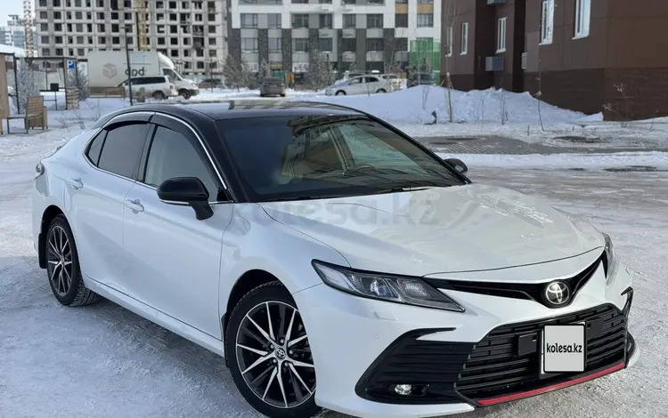 Toyota Camry 2022 года за 15 400 000 тг. в Астана