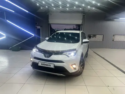 Toyota RAV4 2018 года за 12 200 000 тг. в Кульсары – фото 4