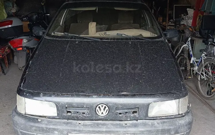 Volkswagen Passat 1992 годаfor700 000 тг. в Семей