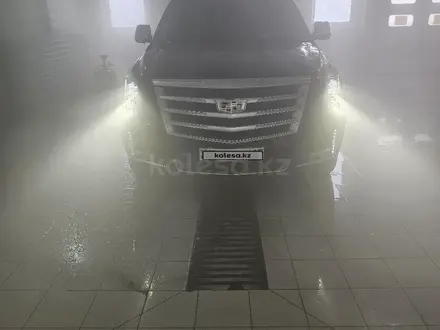 Cadillac Escalade 2020 года за 32 000 000 тг. в Астана