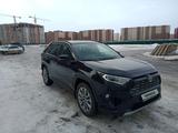 Toyota RAV4 2021 года за 18 000 000 тг. в Астана