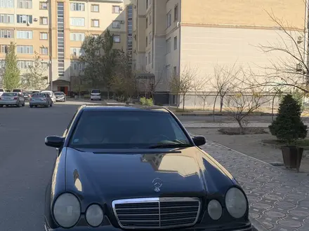 Mercedes-Benz E 280 2000 года за 3 300 000 тг. в Актау – фото 2