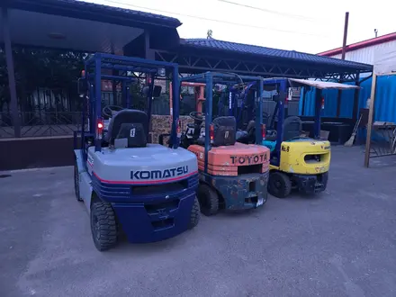 Komatsu  Komatsu 2001 года за 3 000 000 тг. в Алматы