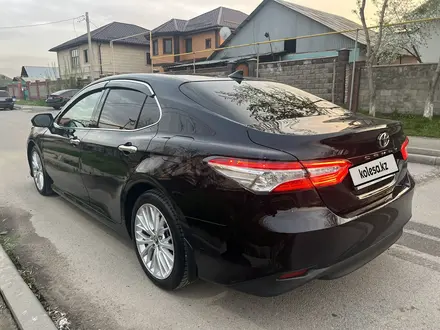 Toyota Camry 2019 года за 14 500 000 тг. в Алматы – фото 2